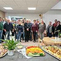 Vertreter/innen des Ortsgemeinderats, des Bauausschusses, des Verwaltungsrats der Kirchengemeinde und das Kitaleitungsteam