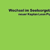 Kaplan Leon Pişta stellt sich in den Kirchorten vor und erteilt den Primizsegen.